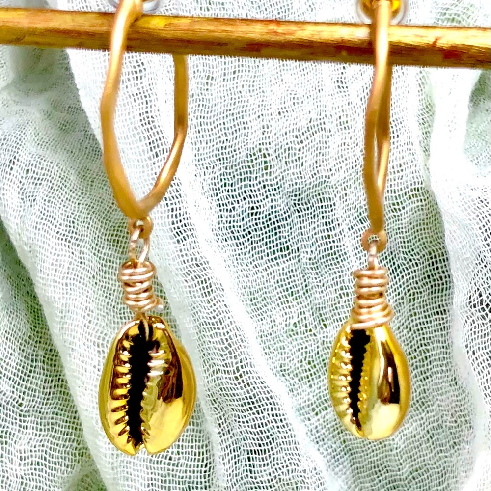 Seashell Earrings - Picture 3 of 10